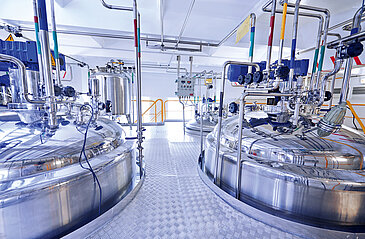Pharmaceutical,Factory,Equipment,Mixing,Tank,On,Production,Line,In,Pharmacy
